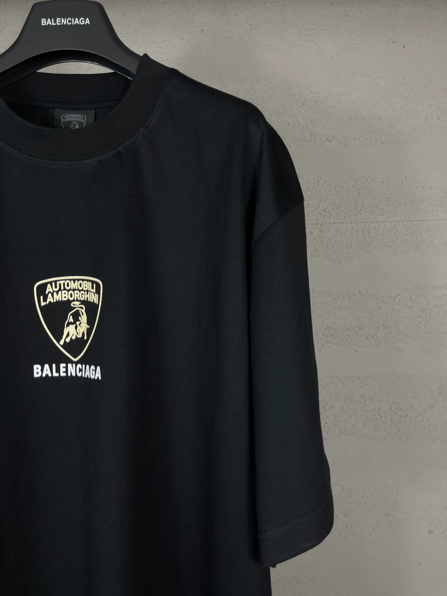 【 . Quality】BALENCI*GA/ Lamborghini LOGO T # SS 25 New Arrival。 ， 。 。 ZP 。 260 ， . ， 。 。 。 ， ， 。 . 。 OS . Same Style ：BL 253637 ：Black Size：XS S M L